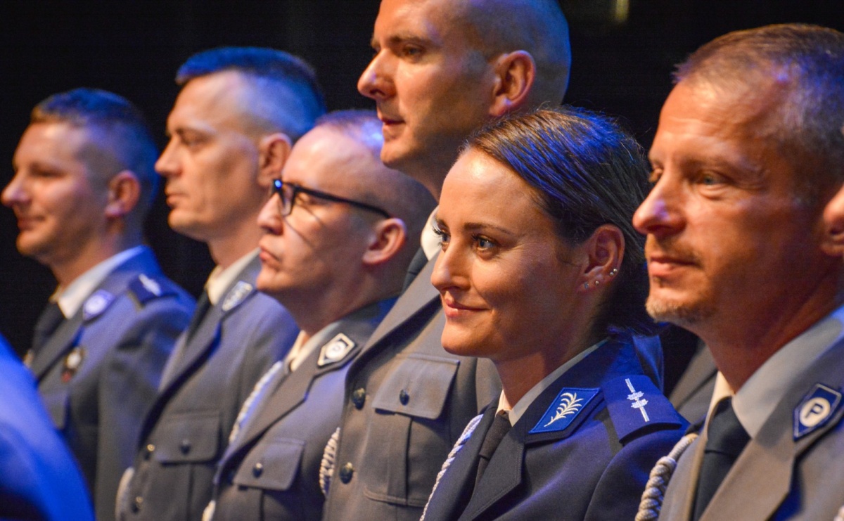 Raciborskie obchody Święta Policji w 100-lecie służby kobiet – awanse, odznaczenia i podziękowania - Serwis informacyjny z Raciborza - naszraciborz.pl