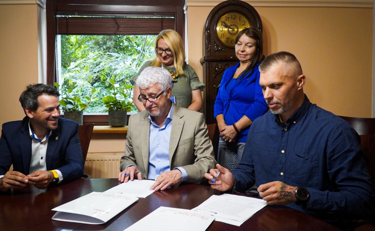 Racibórz stawia na czyste powietrze – rusza wielka wymiana systemów grzewczych w lokalach komunalnych - Serwis informacyjny z Raciborza - naszraciborz.pl