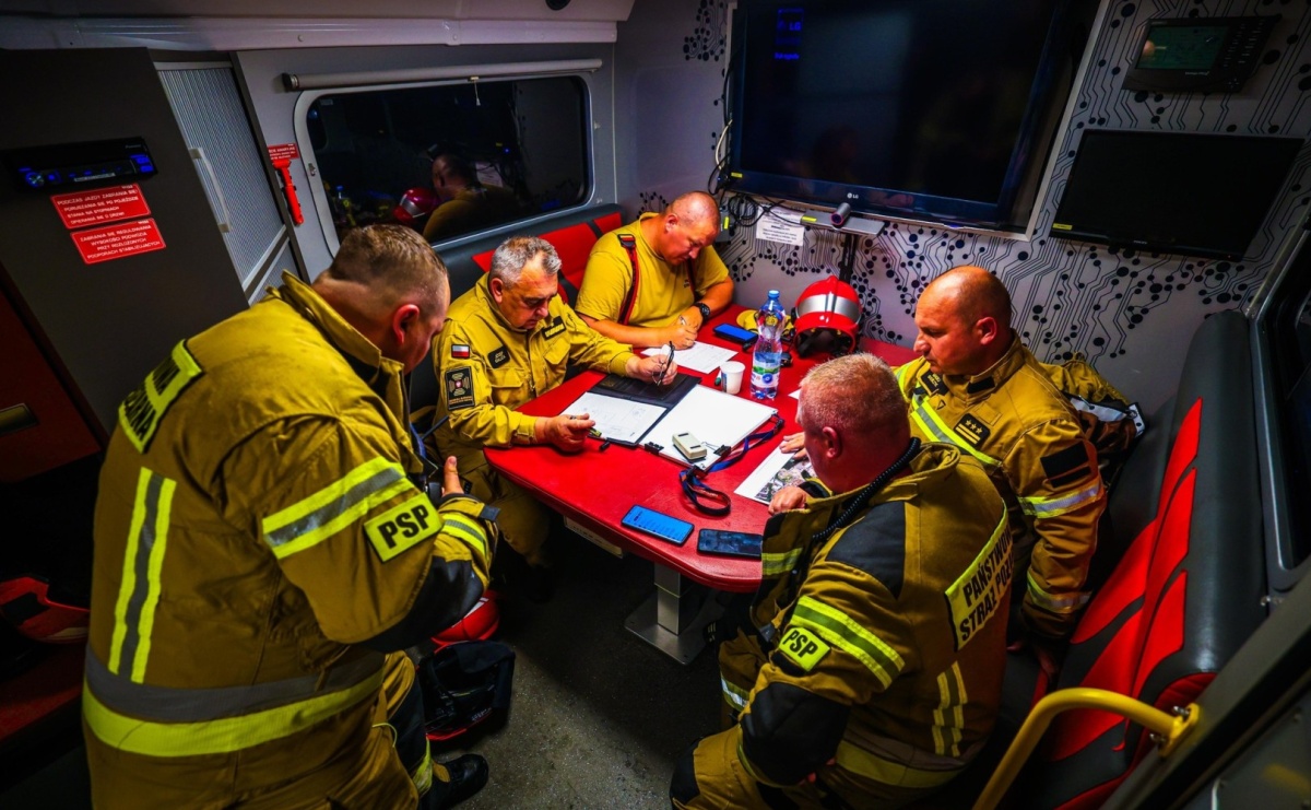 Silny deszcz z burzami nad województwem śląskim. IMGW ostrzega: lokalnie nawet 140 mm opadu w ciągu doby - Serwis informacyjny z Raciborza - naszraciborz.pl