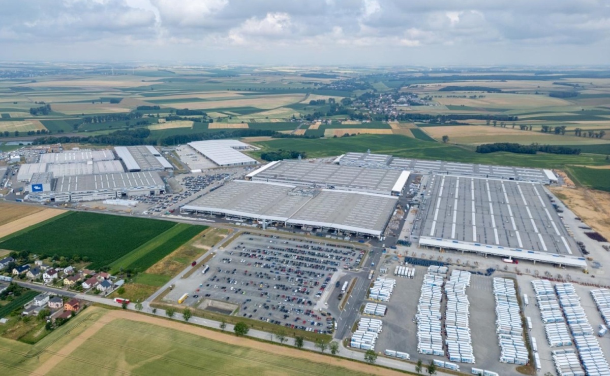 Eko-Okna redukują flotę pojazdów. Wśród wystawionych na sprzedaż luksusowy Lexus za pół miliona - Serwis informacyjny z Raciborza - naszraciborz.pl