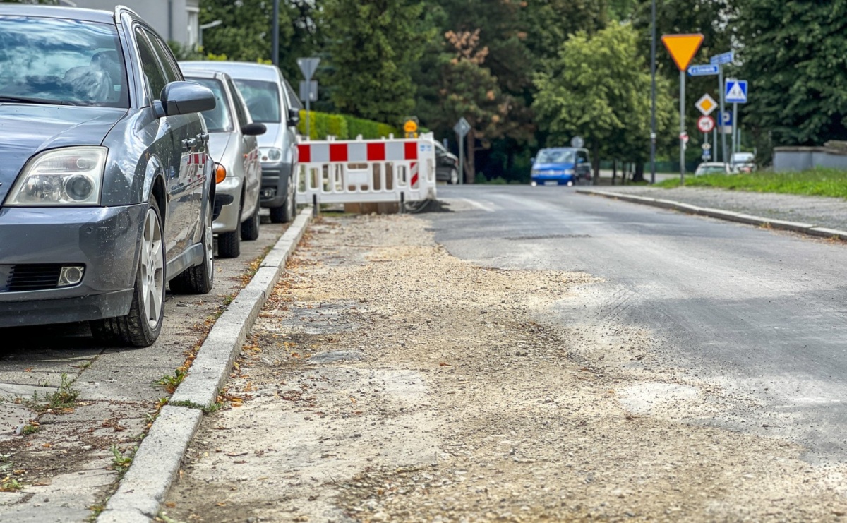 Mieszkańcy ul. Waryńskiego mają dość przedłużającego się remontu. Prace prowadzone są w kratkę - Serwis informacyjny z Raciborza - naszraciborz.pl