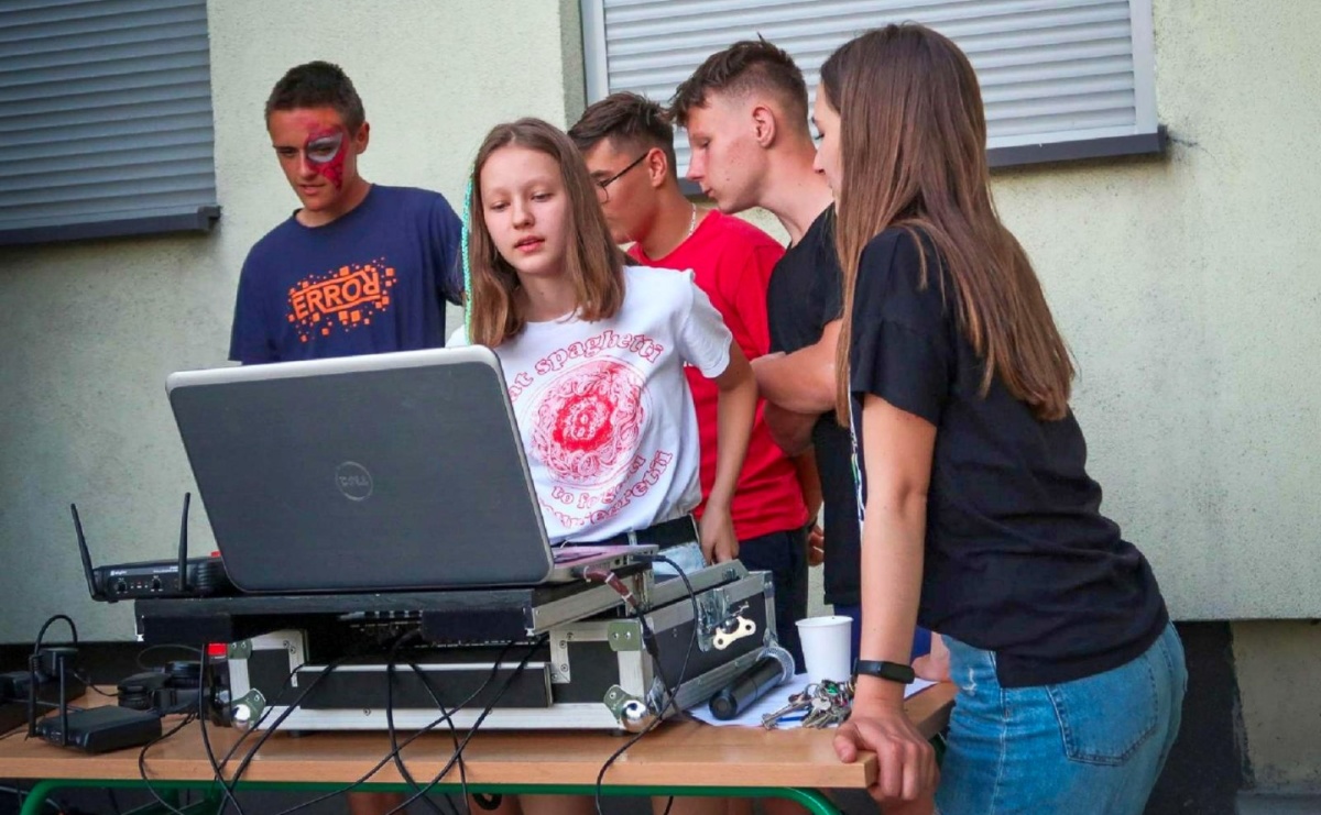 Szkoła nr 2 na Płoni szykuje się do jubileuszu 80-lecia – historia i plany uroczystości - Serwis informacyjny z Raciborza - naszraciborz.pl