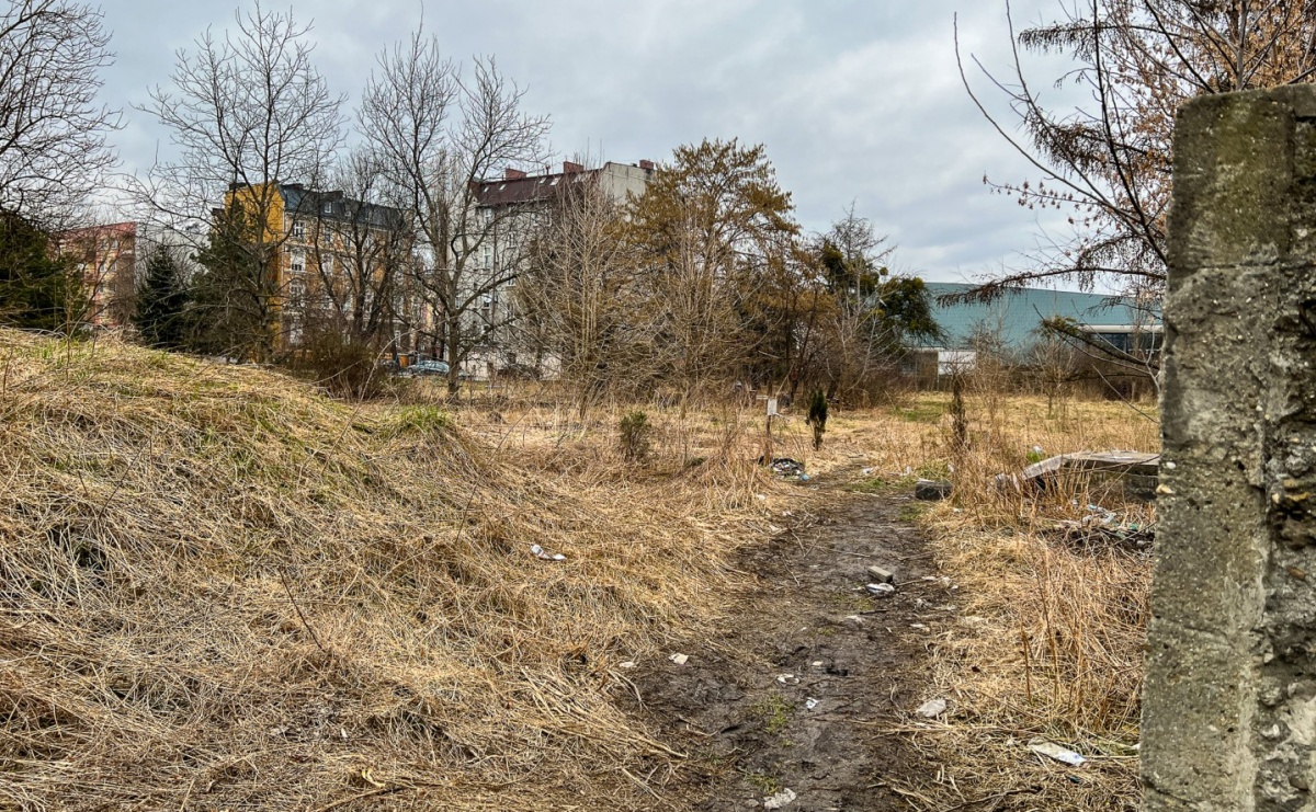 Słynna działka przy Ogrodowej i Odpoczynkowej na sprzedaż. Miasto nie kupiło, sprzedaje deweloper - Serwis informacyjny z Raciborza - naszraciborz.pl
