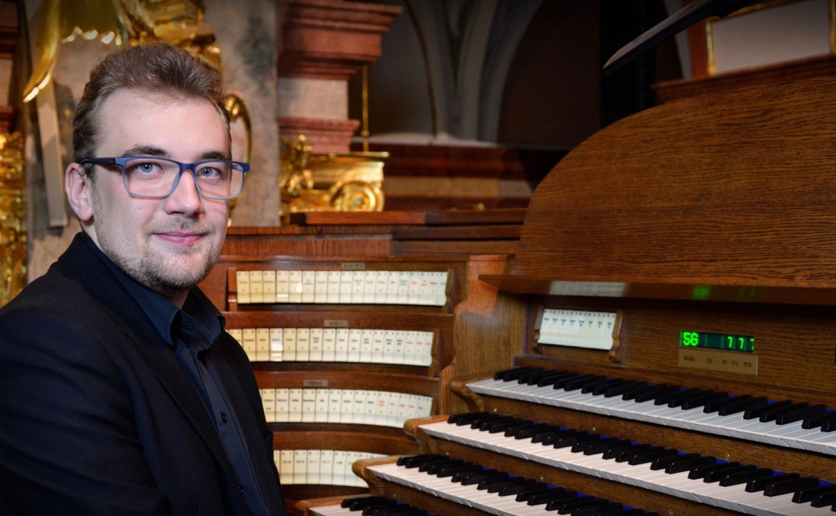 Muzyczne mistrzostwo w murach opactwa – koncert Daniela Strządały już 17 sierpnia - Serwis informacyjny z Raciborza - naszraciborz.pl