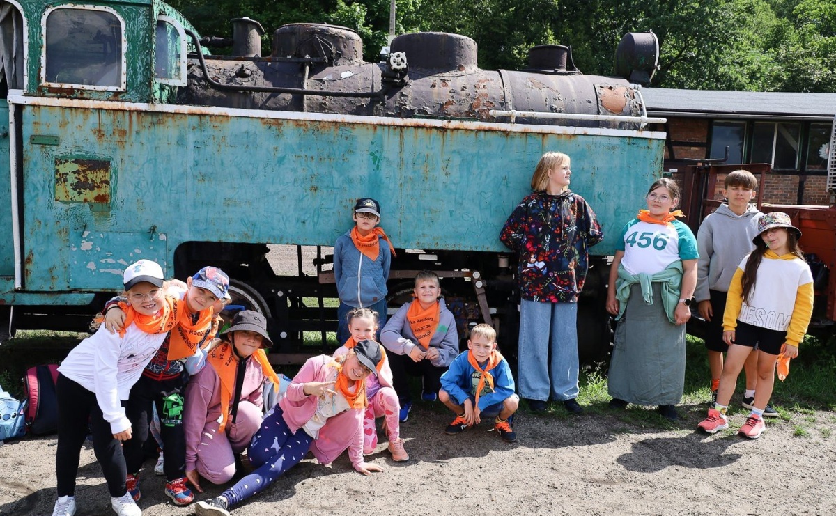 Lokomotywownia, drezyny i ognisko – biblioteczna wyprawa do Rud - Serwis informacyjny z Raciborza - naszraciborz.pl