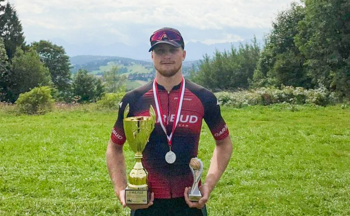 Sukces policjanta z Pietrowic Wielkich na Górskich Mistrzostwach Polski Policji w kolarstwie szosowym - Serwis informacyjny z Raciborza - naszraciborz.pl