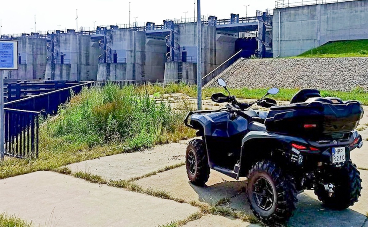 Patrole nad wodą w powiecie raciborskim. Policja wykorzystuje quada, by dotrzeć w miejsca trudno dostępne - Serwis informacyjny z Raciborza - naszraciborz.pl