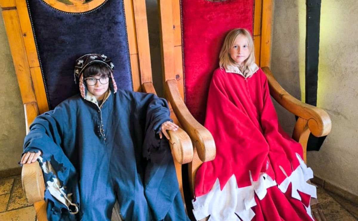 Lato z RCK na wycieczce w Warowni Rycerzy Pszczyńskich - Serwis informacyjny z Raciborza - naszraciborz.pl