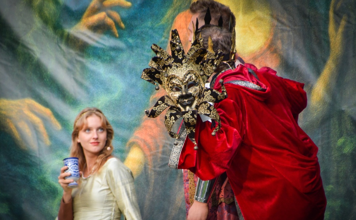 Jesienne czary w Łubowicach – magiczny spektakl przy ruinach pałacu Eichendorffów - Serwis informacyjny z Raciborza - naszraciborz.pl