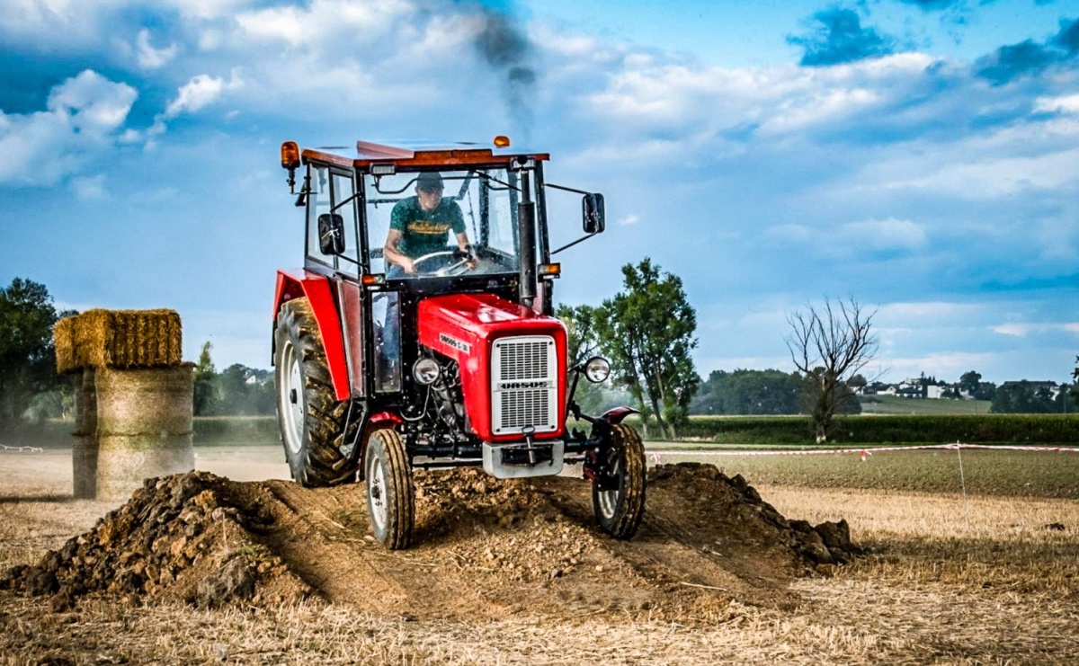 Zmagania rolniczych potworów, czyli trzydziestki kontra sześćdziesiątki w Bolesławiu [FOTO i WIDEO] - Serwis informacyjny z Raciborza - naszraciborz.pl