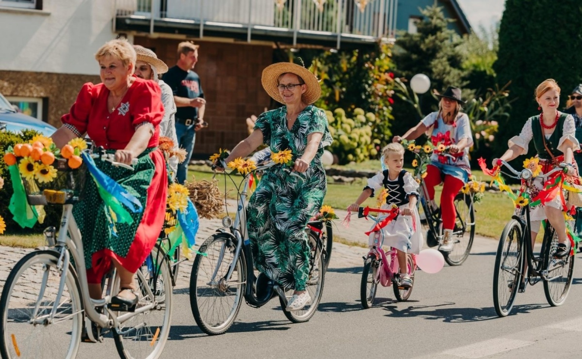 Maków świętował plony – barwny korowód, konkursy i muzyka [FOTO i WIDEO] - Serwis informacyjny z Raciborza - naszraciborz.pl