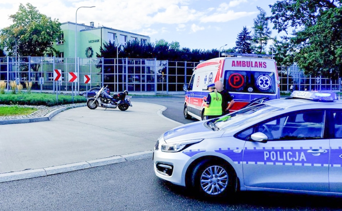 Motocyklista przewrócił się na rondzie Zamkowym – pasażerka w szpitalu - Serwis informacyjny z Raciborza - naszraciborz.pl