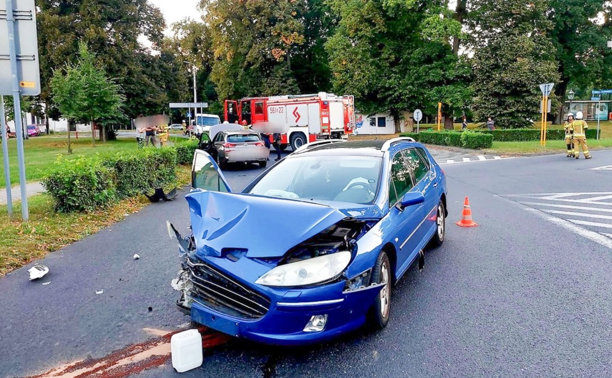 Kolizja na ulicy Rogera w Rudach – chwila nieuwagi zakończona mandatem - Serwis informacyjny z Raciborza - naszraciborz.pl
