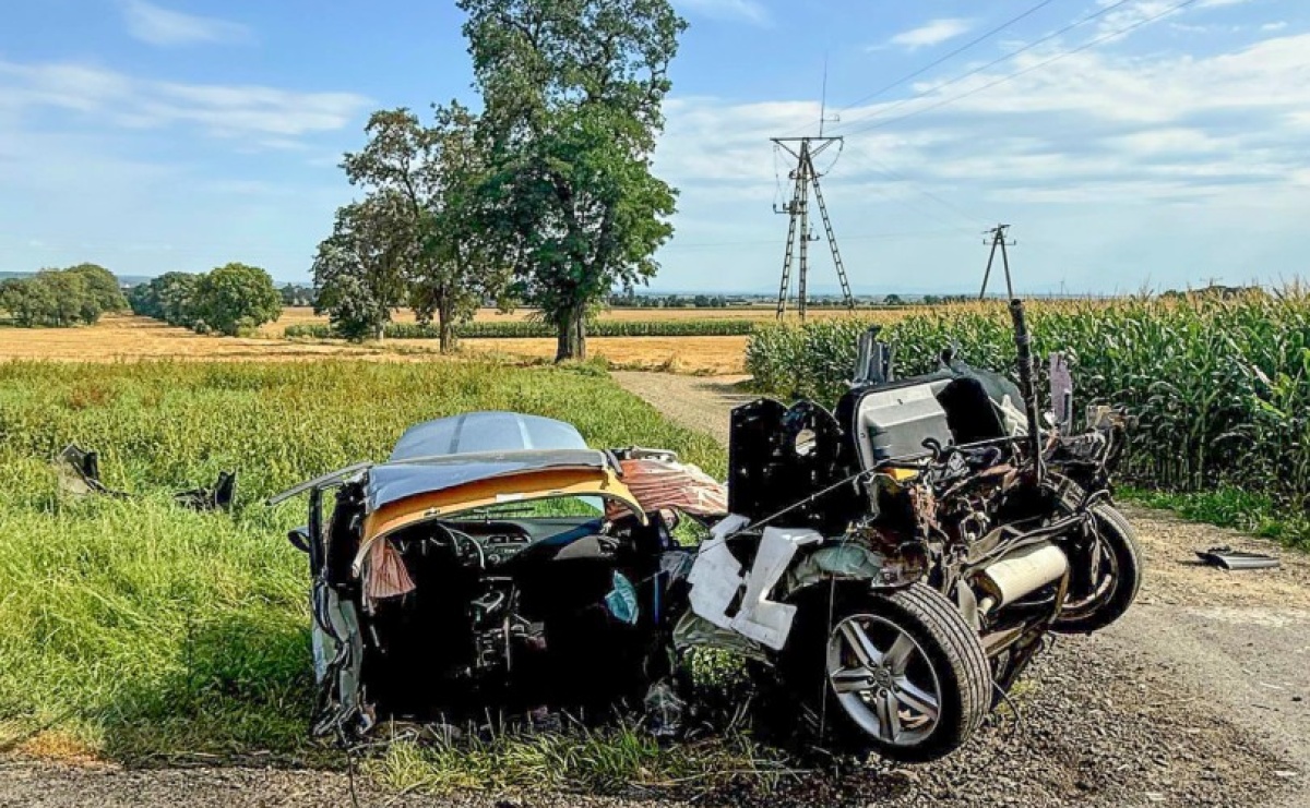 Wypadek na drodze wojewódzkiej nr 416 w Żerdzinach. Trzy osoby w szpitalu - Serwis informacyjny z Raciborza - naszraciborz.pl