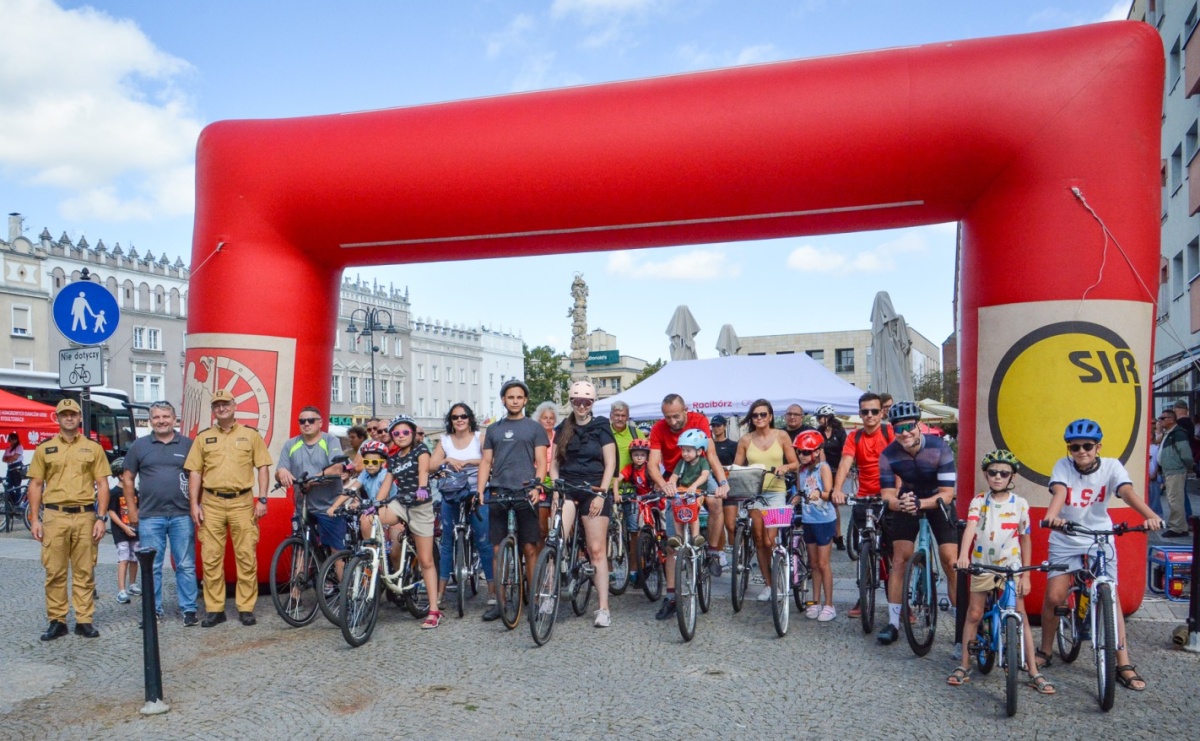 Rodzinny rajd rowerowy w Raciborzu w hołdzie poległym strażakom [FOTO i WIDEO] - Serwis informacyjny z Raciborza - naszraciborz.pl