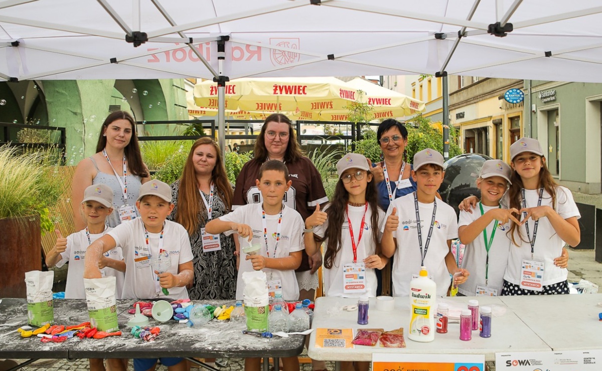 Magia nauki na ulicy Długiej. IV Festiwal Odkrywców zachwycił Racibórz - Serwis informacyjny z Raciborza - naszraciborz.pl
