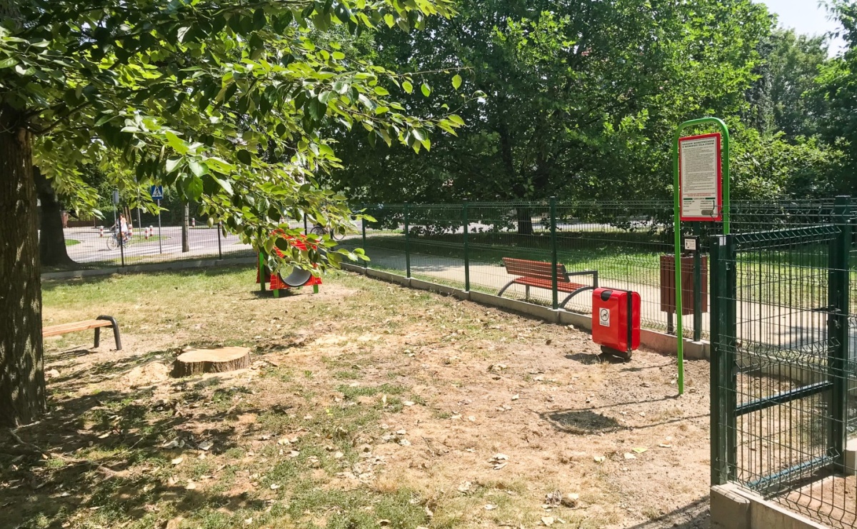 Czytelniczka alarmuje o zaniedbanym wybiegu dla psów, miasto odpowiada - Serwis informacyjny z Raciborza - naszraciborz.pl