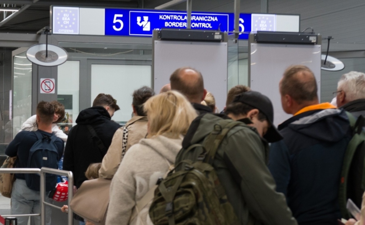 Rumun zatrzymany na katowickim lotnisku - Serwis informacyjny z Raciborza - naszraciborz.pl