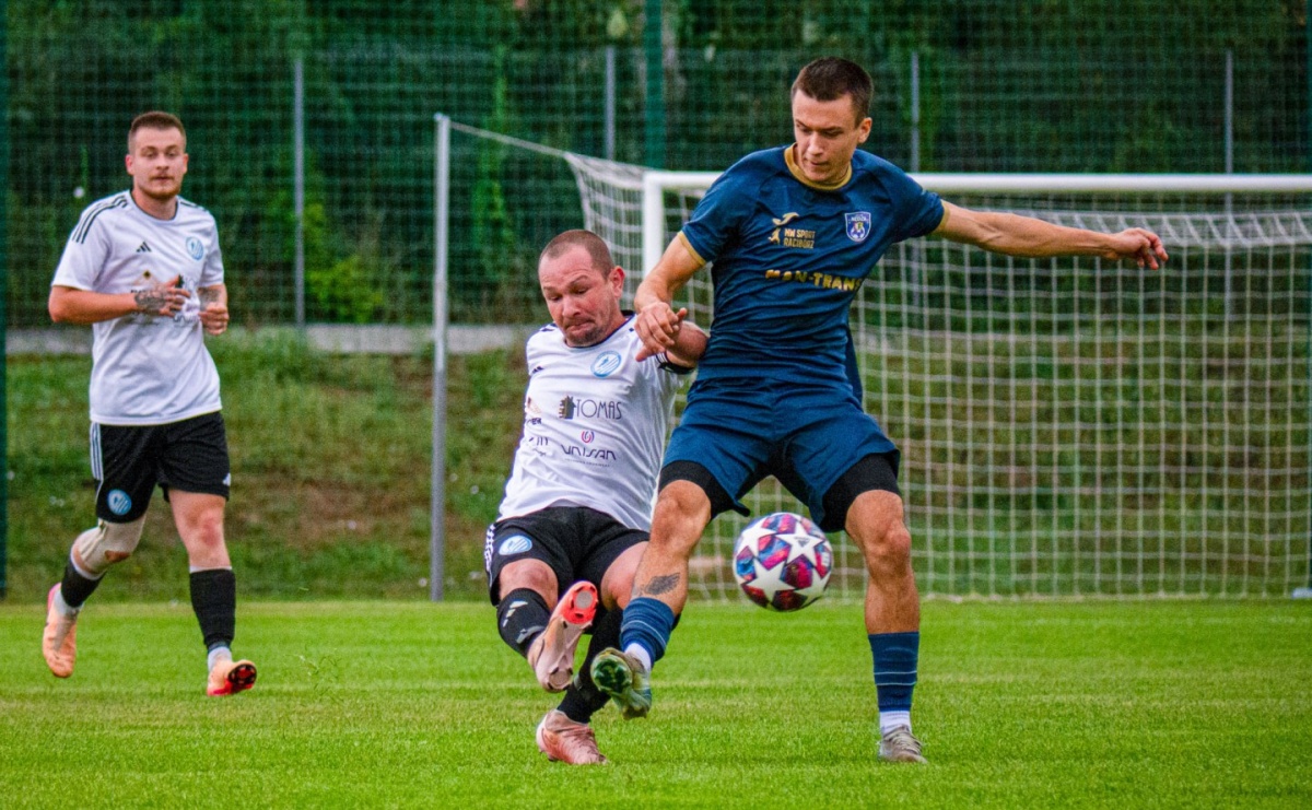 Klasa okręgowa: Emocjonujące starcie w Nędzy [FOTO] - Serwis informacyjny z Raciborza - naszraciborz.pl