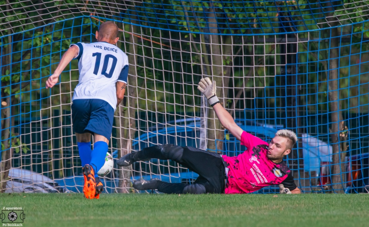 B klasa: Lokomotywa z Tuwima rozjechała Brzezie [FOTO] - Serwis informacyjny z Raciborza - naszraciborz.pl