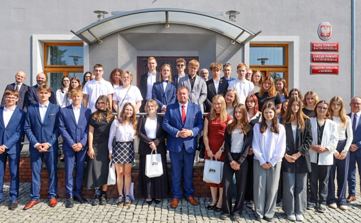 Nagrody starosty raciborskiego dla najzdolniejszej młodzieży przyznane [LISTA NAGRODZONYCH] - Serwis informacyjny z Raciborza - naszraciborz.pl