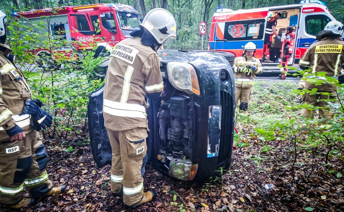 Chevrolet dachował na trasie Rudy – Sośnicowice - Serwis informacyjny z Raciborza - naszraciborz.pl