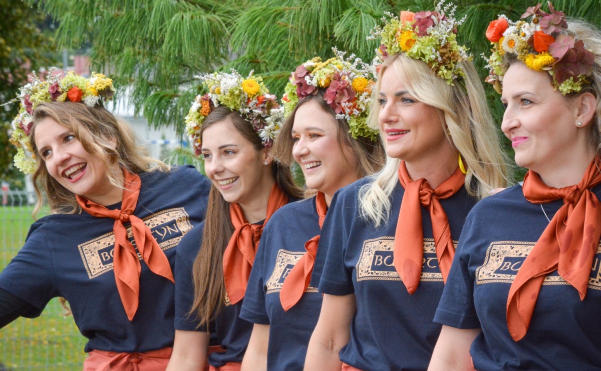 Samborowice na bursztynowym szlaku. Dożynki 2025 pełne humoru i tradycji [FOTO i WIDEO] - Serwis informacyjny z Raciborza - naszraciborz.pl