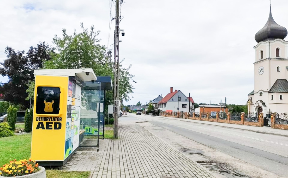 Jeden z najbogatszych Polaków wsparł gminę Nędza. Nowe defibrylatory AED dostępne przy paczkomatach - Serwis informacyjny z Raciborza - naszraciborz.pl