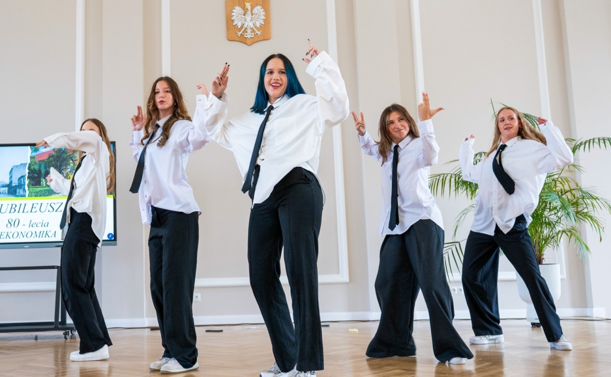 Niech żyje Ekonomik! Szkoła przy Gimnazjalnej świętuje 80-lecie - Serwis informacyjny z Raciborza - naszraciborz.pl