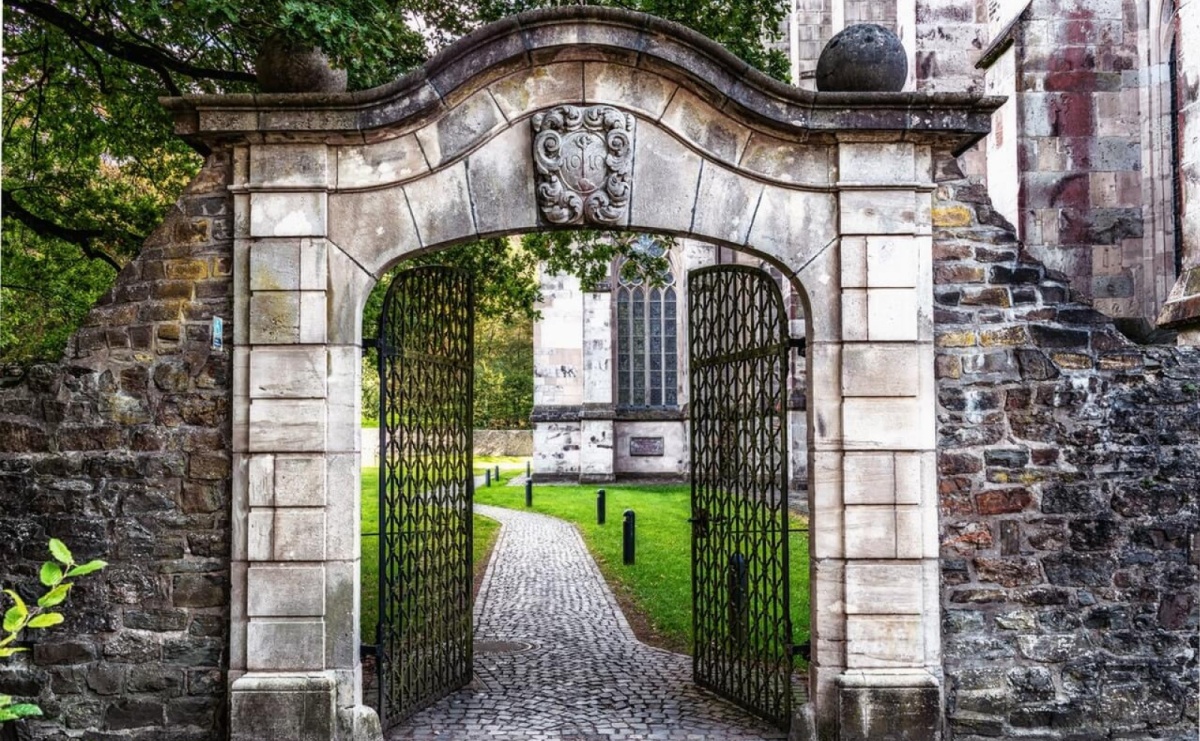 Nowoczesne ogrodzenia i balustrady z elementów kutych – estetyka i trwałość na lata - Serwis informacyjny z Raciborza - naszraciborz.pl