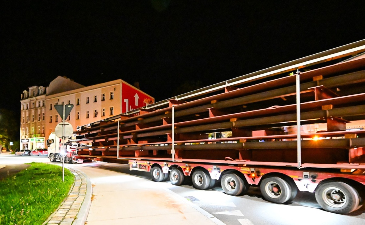 Transport jak za najlepszych lat Rafako. ZRE ELKO wysłało do Niemiec gigantyczne elementy kotła - Serwis informacyjny z Raciborza - naszraciborz.pl