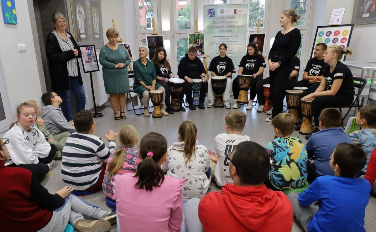 Bo W DUECIE jest najlepiej! W bibliotece otwarto nową wystawę - Serwis informacyjny z Raciborza - naszraciborz.pl