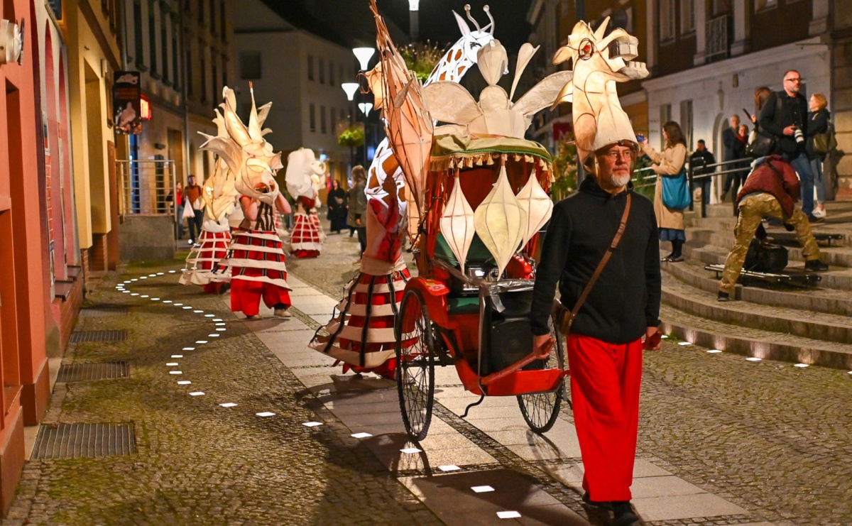 Parada lampionów rozświetliła Racibórz [FOTO i WIDEO] - Serwis informacyjny z Raciborza - naszraciborz.pl