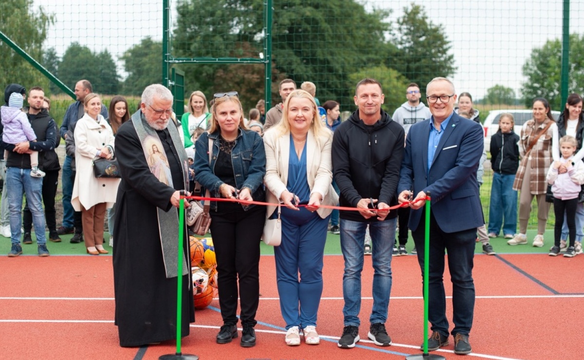 Maków ma nowe boisko wielofunkcyjne – przestrzeń sportu i integracji dla całej społeczności - Serwis informacyjny z Raciborza - naszraciborz.pl