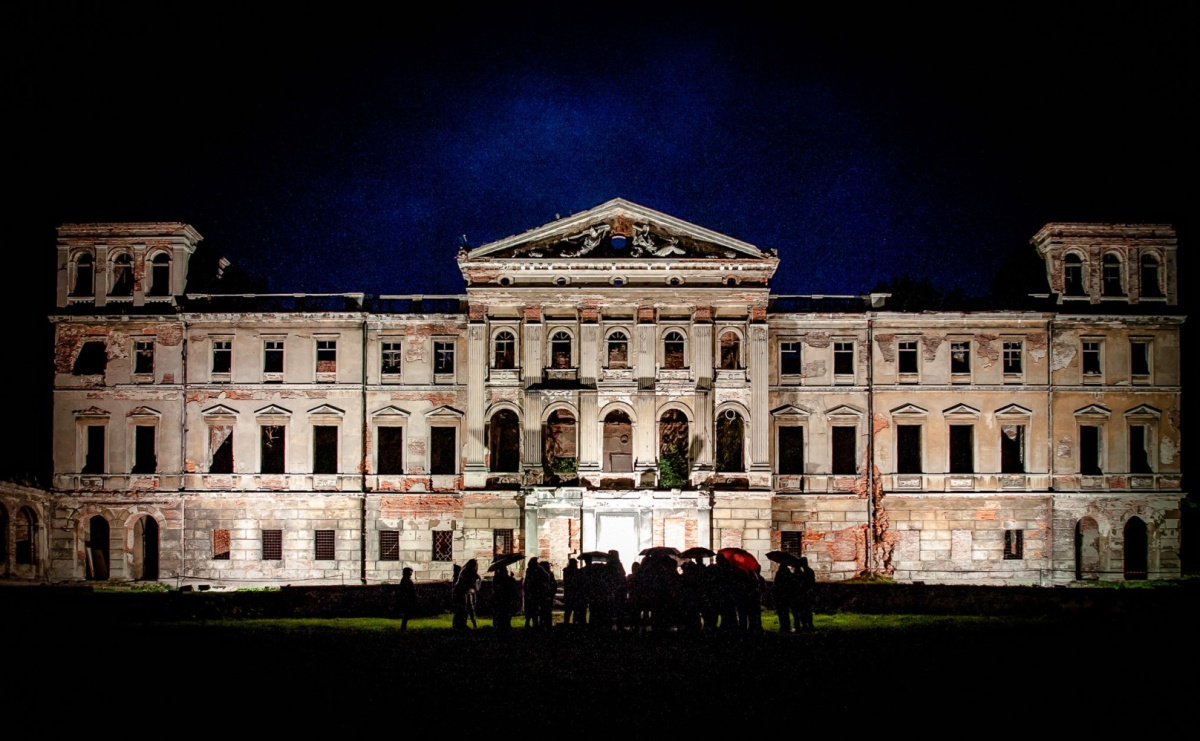 Ruiny pałacu w Sławikowie rozświetlone – I Noc Eickstedtów za nami [FOTO i WIDEO] - Serwis informacyjny z Raciborza - naszraciborz.pl