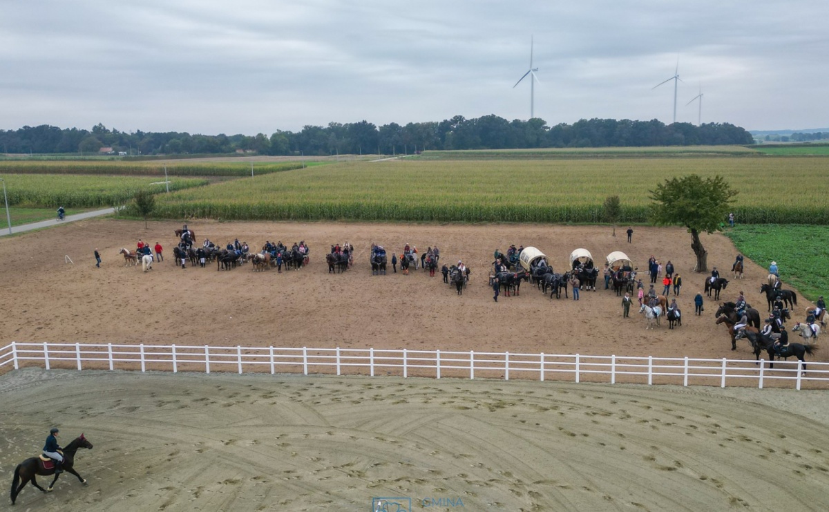 Hubertus w Żerdzinach – relacja na bis z wydarzenia jeździeckiego i nowej atrakcji dla miłośników tradycji - Serwis informacyjny z Raciborza - naszraciborz.pl