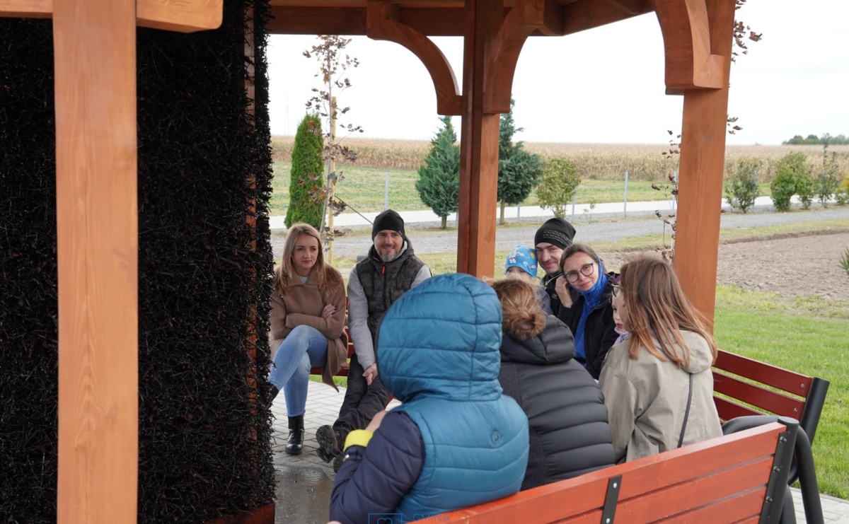 Nowy skwer w Pietrowicach Wielkich miejscem spotkań mieszkańców - Serwis informacyjny z Raciborza - naszraciborz.pl