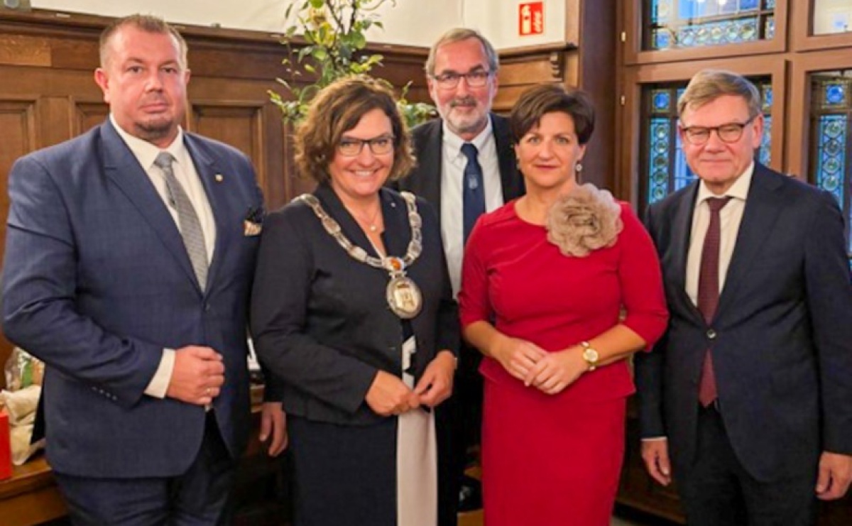 35-lecie Zjednoczenia Niemiec i partnerstwa miast Rendsburg–Rathenow z udziałem delegacji z Powiatu Raciborskiego - Serwis informacyjny z Raciborza - naszraciborz.pl