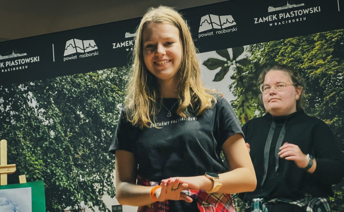 Wojewódzki Dzień Migającego Seniora w Raciborzu – premiera filmu dla niesłyszących i słabosłyszących o zamku - Serwis informacyjny z Raciborza - naszraciborz.pl