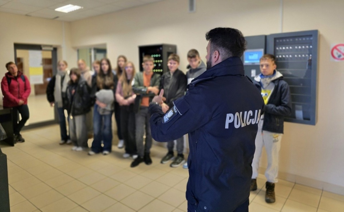 Uczniowie z Rudnika z wizytą w raciborskiej komendzie - Serwis informacyjny z Raciborza - naszraciborz.pl
