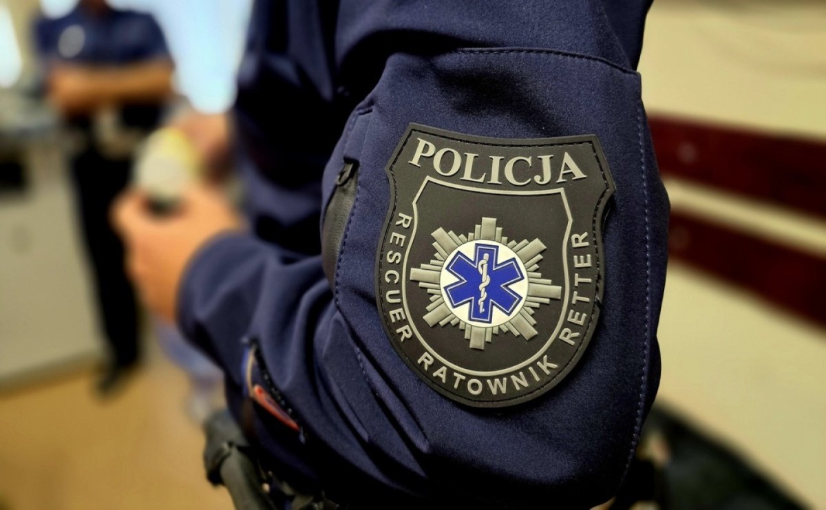 Nie tylko kontrolują, ale i ratują. Szkolenie z pierwszej pomocy dla funkcjonariuszy drogówki - Serwis informacyjny z Raciborza - naszraciborz.pl