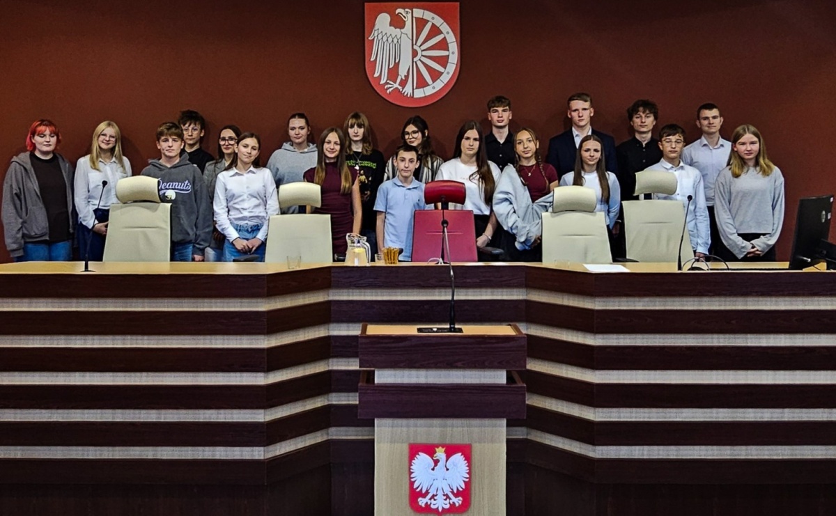 Inauguracyjna sesja Młodzieżowej Rady Miasta Racibórz kadencji 2025–2027 - Serwis informacyjny z Raciborza - naszraciborz.pl