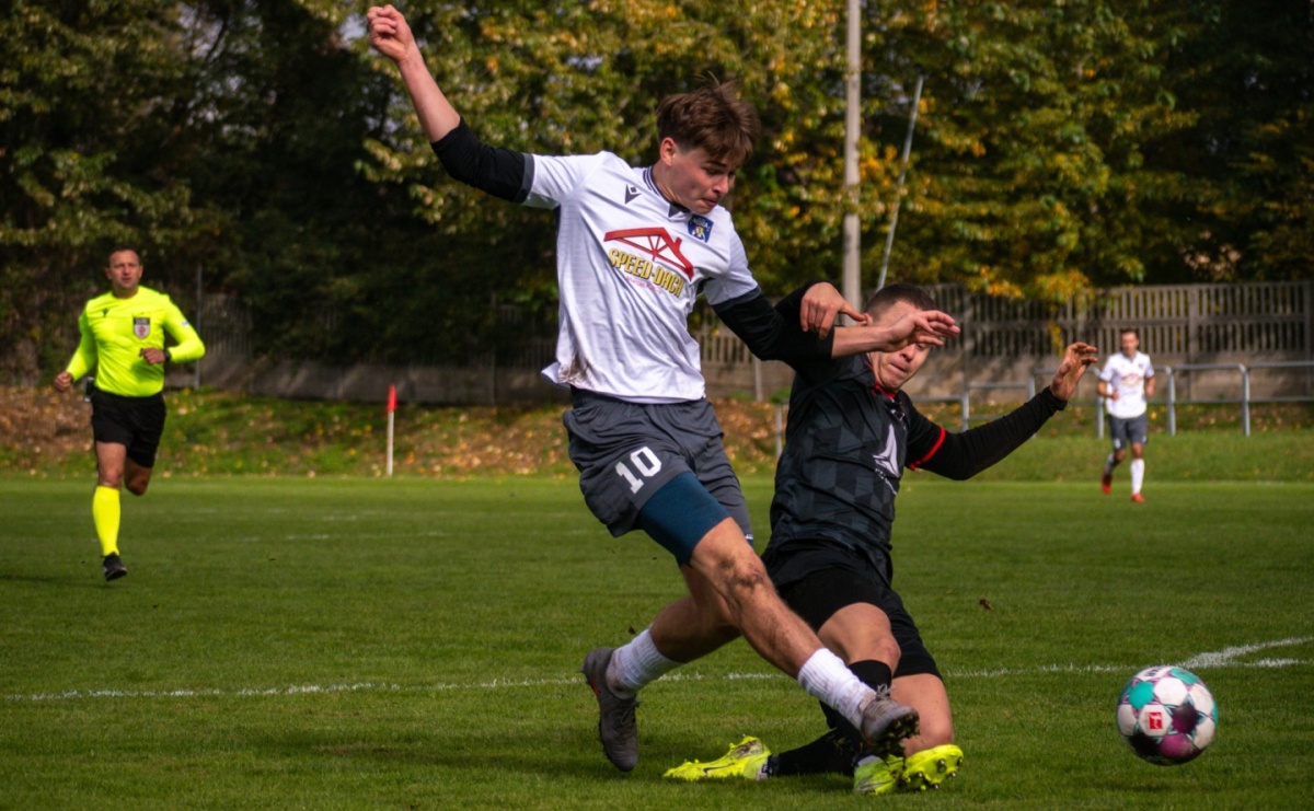 Nerwowo i czerwono w starciu Nędzy z Borowikiem [FOTO] - Serwis informacyjny z Raciborza - naszraciborz.pl