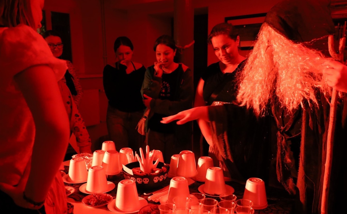 Raz, dwa, trzy… Baba Jaga patrzy! Za nami Noc Bibliotek w Raciborzu - Serwis informacyjny z Raciborza - naszraciborz.pl