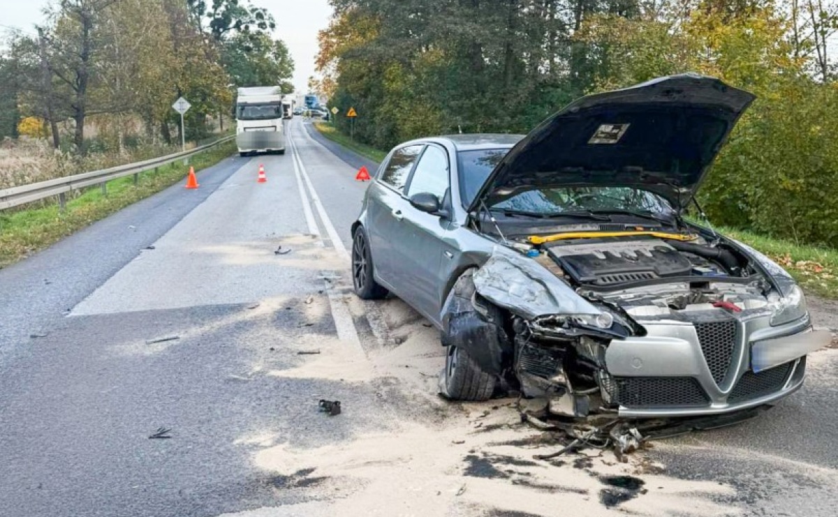 Zderzenie dwóch samochodów w Rzuchowie - Serwis informacyjny z Raciborza - naszraciborz.pl