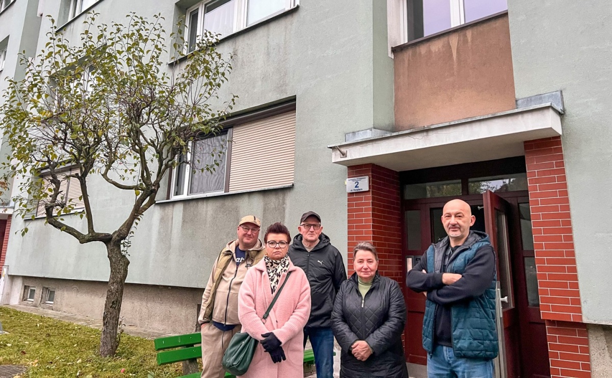 Mieszkańcy bloku na Ostrogu walczą z drażniącym zapachem chemikaliów w ich mieszkaniach - Serwis informacyjny z Raciborza - naszraciborz.pl