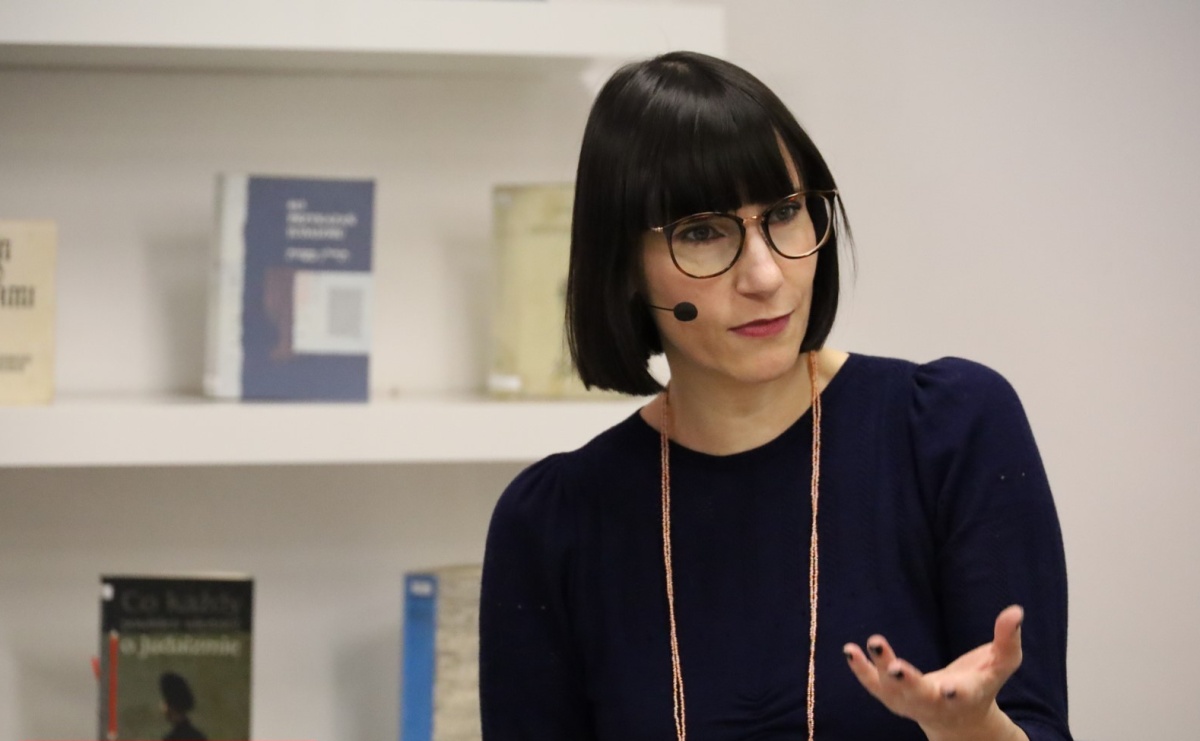 W drodze z Abrahamem - spotkanie z Katarzyną Rybińską w bibliotece - Serwis informacyjny z Raciborza - naszraciborz.pl