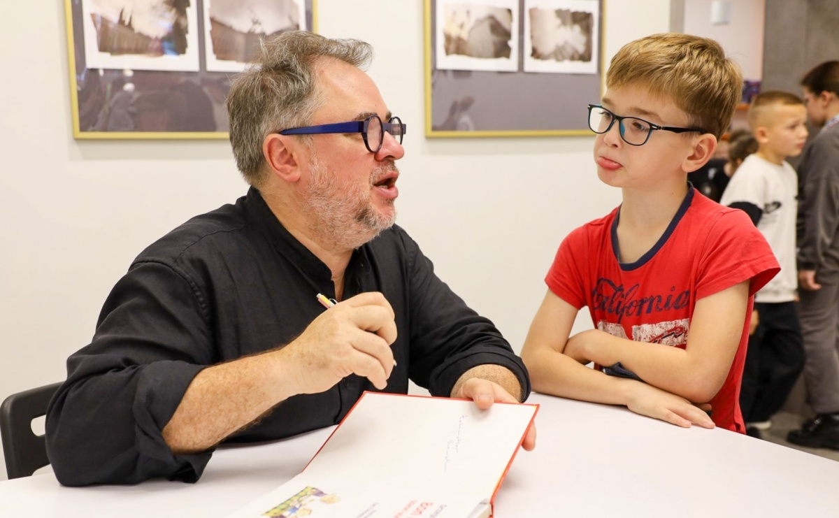 Grzegorz Kasdepke oczarował młodych czytelników w bibliotece - Serwis informacyjny z Raciborza - naszraciborz.pl