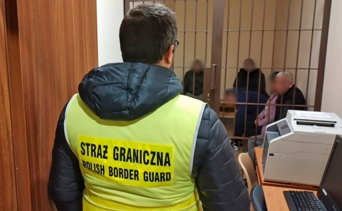 Funkcjonariusze Śląskiego Oddziału SG z Raciborza zatrzymali 14 obywateli Kolumbii - Serwis informacyjny z Raciborza - naszraciborz.pl