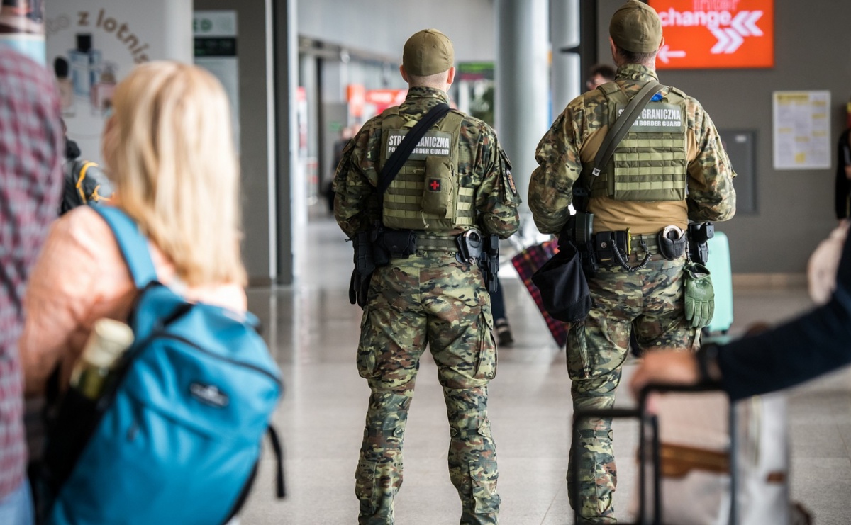 Skazany za oszustwa zatrzymany na lotnisku - Serwis informacyjny z Raciborza - naszraciborz.pl